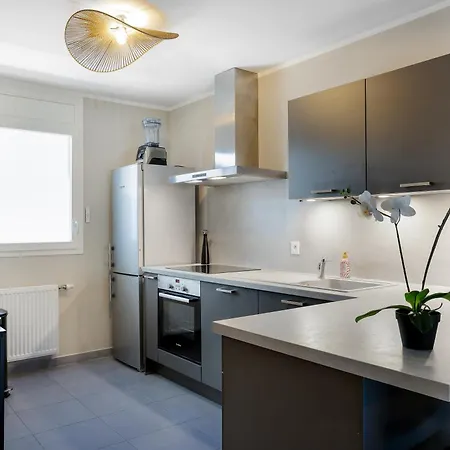 Lejlighed 2 Bright Bedrooms, Terrace & Parking, Near Geneva La Celle-sous-Gouzon