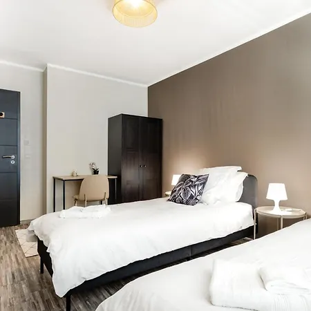 2 Bright Bedrooms, Terrace & Parking, Near Geneva Lejlighed