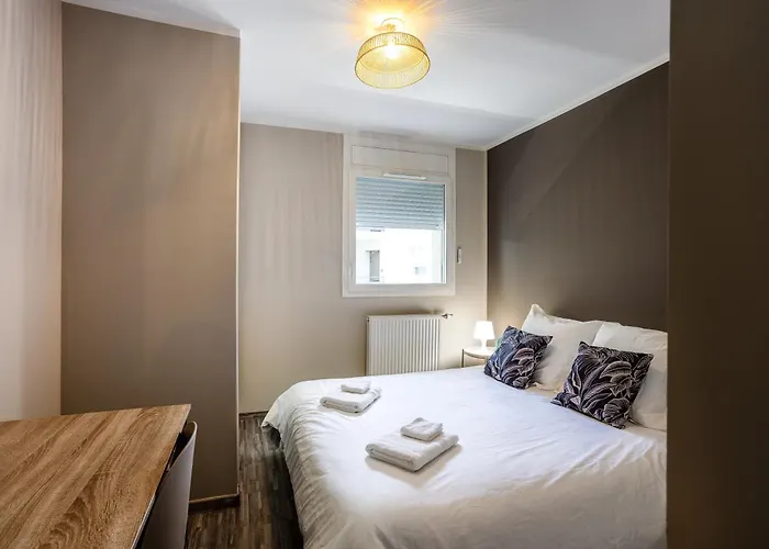 Lejlighed 2 Bright Bedrooms, Terrace & Parking, Near Geneva