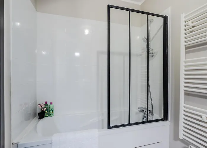 2 Bright Bedrooms, Terrace & Parking, Near Geneva *