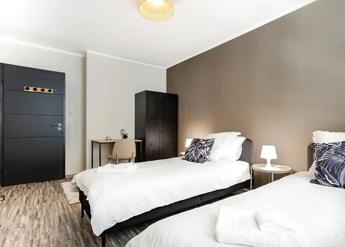 2 Bright Bedrooms, Terrace & Parking, Near Geneva Lejlighed